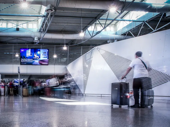 Απεργούν οι εργαζόμενοι σε τουρισμό και ...