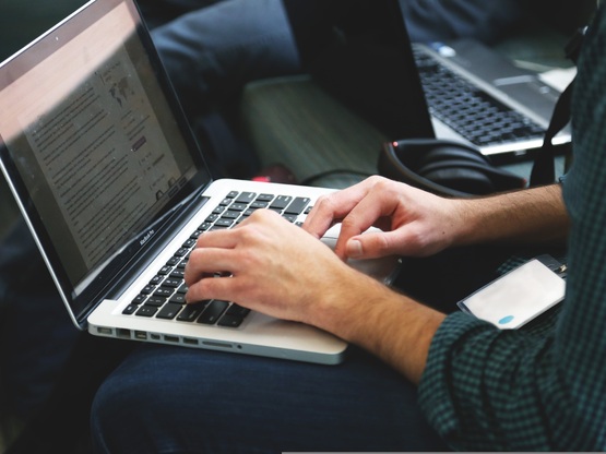 Κατώτατος μισθός: Στα 920 ευρώ από 1η Απ...