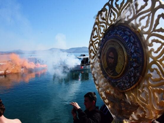 Θεοφάνεια: Τα ξεχωριστά έθιμα του Αγιασμ...