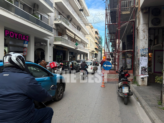 Σκαλωσιές στενεύουν την Κορίνθου εβδομάδ...