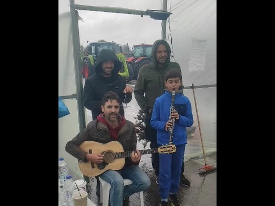 Αιτωλοακαρνανία: Είπαν τα κάλαντα στο μπ...