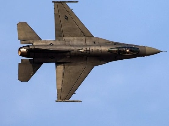 Δύο μαχητικά αεροσκάφη των ΗΠΑ καταρρίφθ...