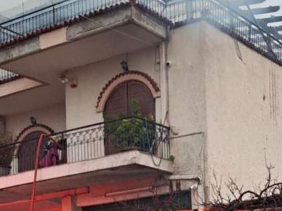 Πάτρα: Στις φλόγες τριώροφη κατοικία στη...