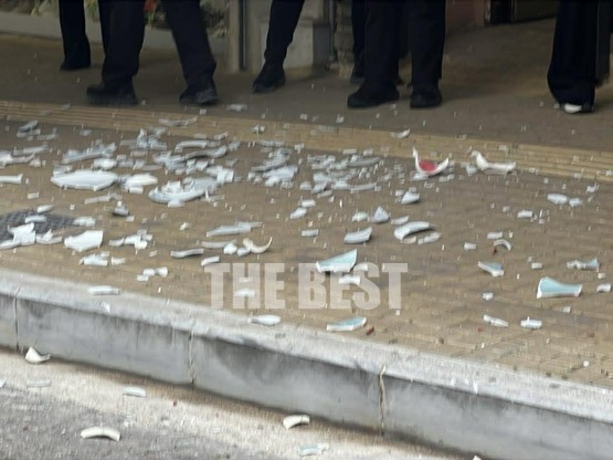 Λάμπες, πιάτα και δυναμιτάκια- Η Πάτρα γ...