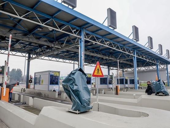 Οι αγρότες σήκωσαν τις μπάρες στα διόδια...