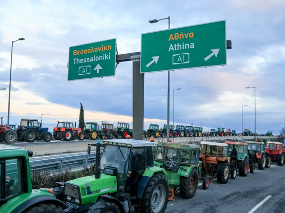 Αγρότες: Σκληραίνουν τη στάση τους και π...