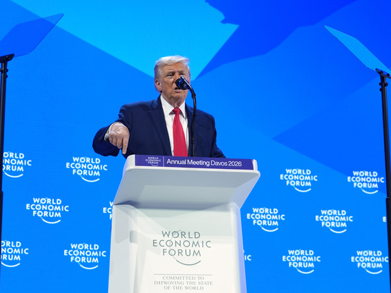 Ο Τραμπ αποκλείει τη χρήση βίας για τη Γ...