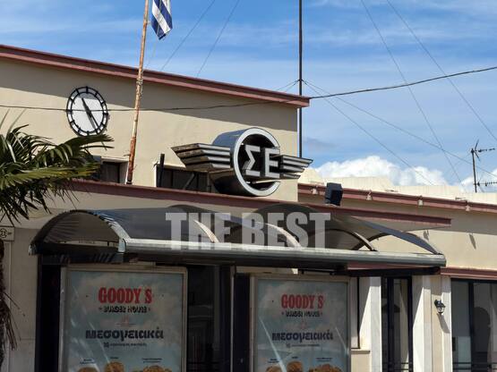 Πετάσματα από fiber glass στέκουν επικίν...