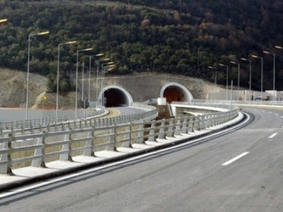 Πάτρα: Εκτροπή νταλίκας στη Μεγάλη Περιμετρική