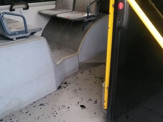 Πειραιάς: Πέταξαν κροτίδα σε λεωφορείο μ...