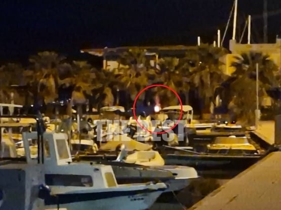 Άναψαν φωτιά για να ζεσταθούν μέσα στη μ...