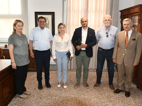 Ώρα Πατρών: Μαύρος καπνός του "Μουτ...