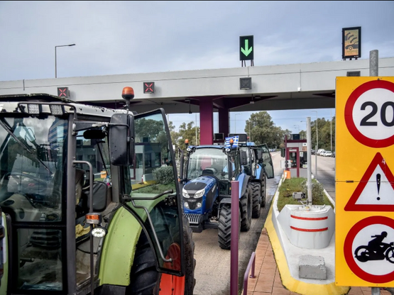 Ανεβάζουν ταχύτητα οι αγρότες: Μπλόκα σε...