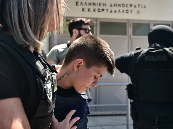 Μουρτζούκου: «Μου έδιναν χρήματα για να ...