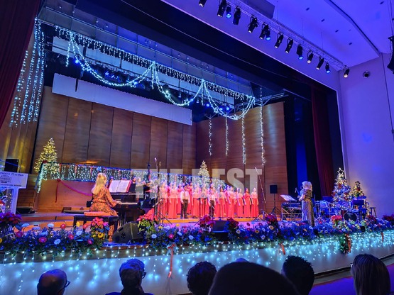 Πολυφωνική Πάτρας: Χριστουγεννιάτικο υπε...