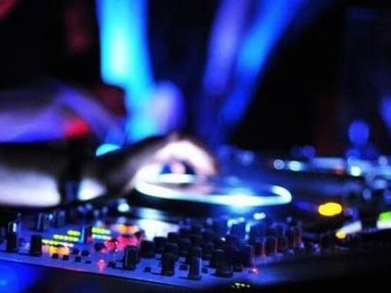 Δύο συλλήψεις καταστηματαρχών για ηχορύπ...