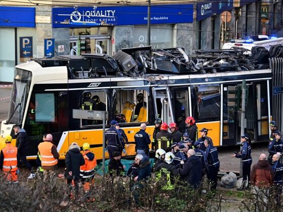 Ιταλία: Eκτροχιάστηκε τραμ κι έπεσε σε κ...