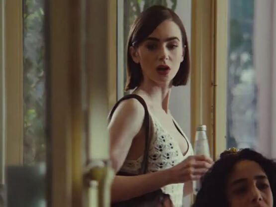 Λίλι Κόλινς: Κυκλοφόρησε το διαφημιστικό...