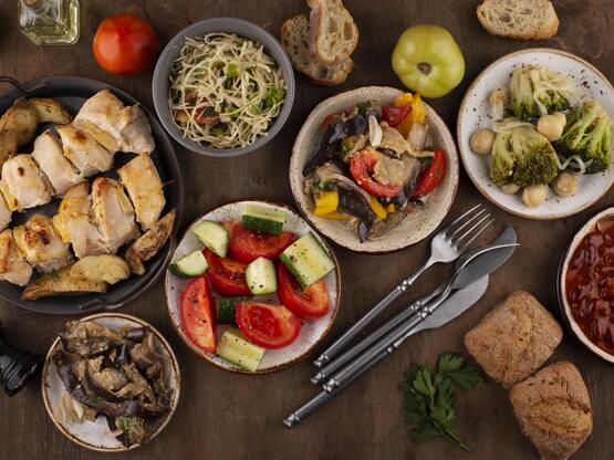 Μπορεί ένα βαρύ γεύμα να πυροδοτήσει καρ...