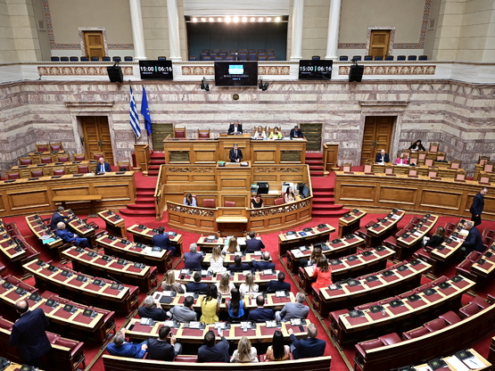 Βουλή: Εγκρίθηκε με 201 ψήφους η επιστολ...