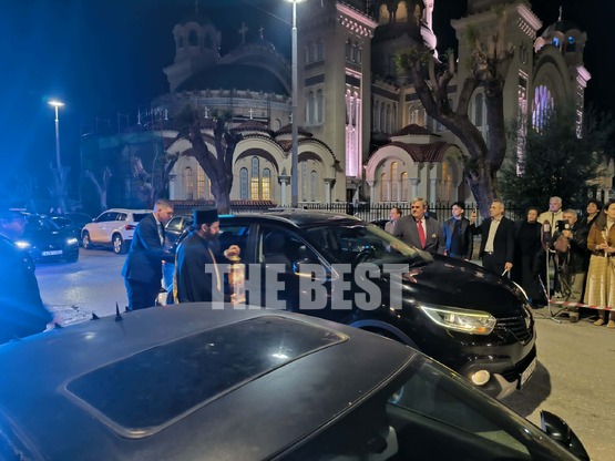 Πάτρα: Το Άγιο Φως στο Μητροπολιτικό Παρ...