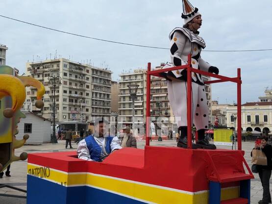 Η τελάλισσα του πατρινού καρναβαλιού μας...