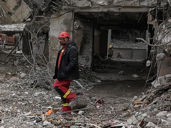 Πόλεμος στη Μέση Ανατολή: Εκρήξεις στο κ...