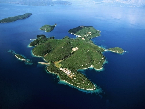 Όταν ο Έπσταϊν παζάρευε τον Σκορπιό του Ωνάση 