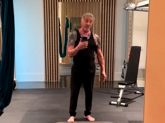 O Σιλβέστερ Σταλόνε συνεχίζει το γυμναστ...