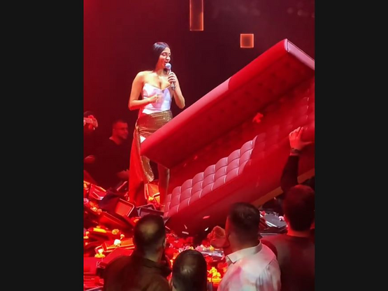 Αναστασία: Πέταξαν καναπέ στην πίστα την...