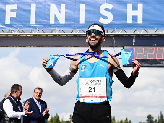 42ος Αυθεντικός Μαραθώνιος: Μεγάλος νικη...