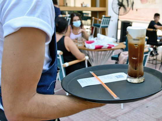 Κατώτατος μισθός: Τι θα συμπαρασύρει προ...