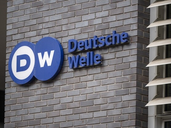 Deutsche Welle: Κλείνει η ελληνική υπηρε...