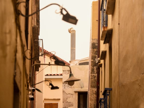 Καιρός: Αφρικανική σκόνη σαρώνει από σήμ...