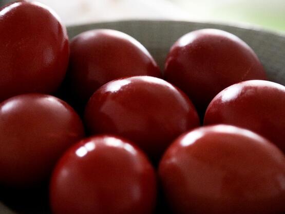 Το βάψιμο αυγών τη Μεγάλη Πέμπτη και όσα...