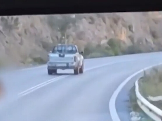 Τρίπολη: Καρέ καρέ η στιγμή που οδηγός κ...