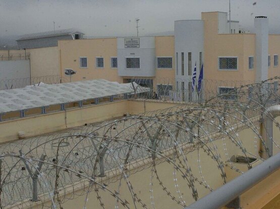 Φυλακές Δομοκού: Τα κενά και οι αντιφάσε...