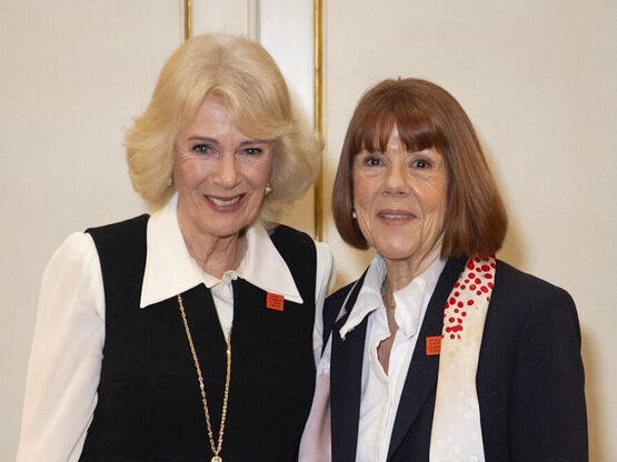 Η βασίλισσα Καμίλα υποδέχτηκε τη Ζιζέλ Π...