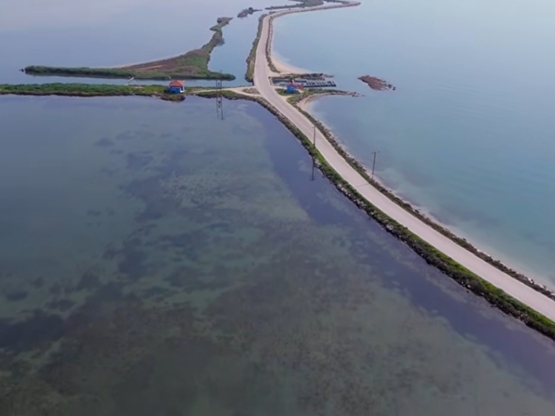 Ο εντυπωσιακός δρόμος που... επιπλέει στ...