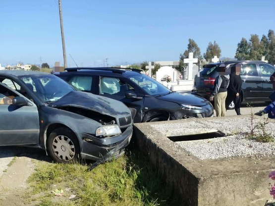 Αγρίνιο: Τροχαίο μέσα σε νεκροταφείο- Συ...
