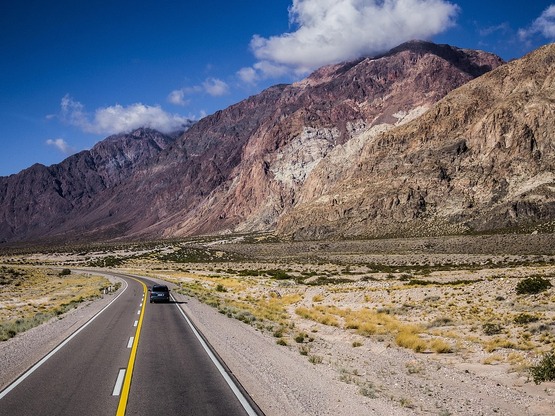 Ο απίστευτος δρόμος που περνά από 14 χώρ...