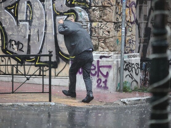 Κακοκαιρία Adel: Σε «red code» τέσσερις ...