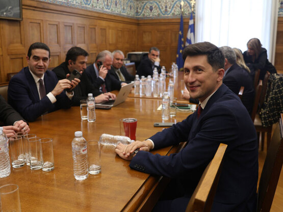 ΠΑΣΟΚ: Πίεση στη ΝΔ για άρση ασυλίας και...