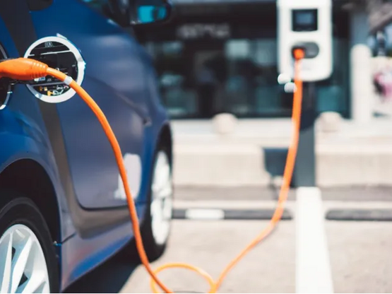 Στην τελική ευθεία το δίκτυο 100 φορτιστ...