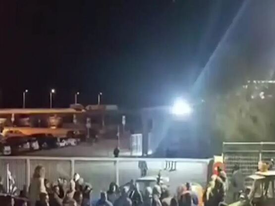 Μυτιλήνη: Αγρότες εμπόδισαν τους επιβάτε...