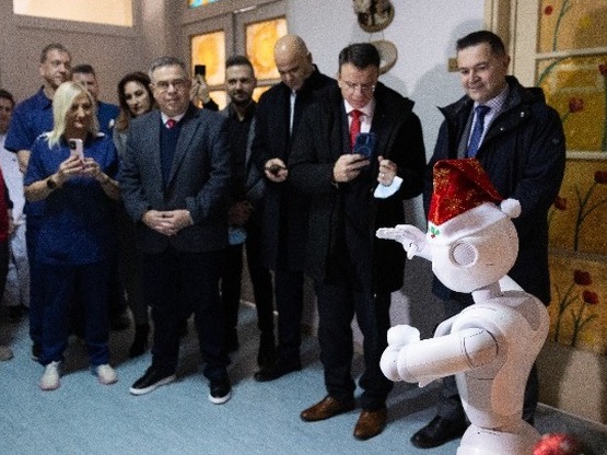  Ο Pepper το ρομπότ είπε τα Κάλαντα στην...