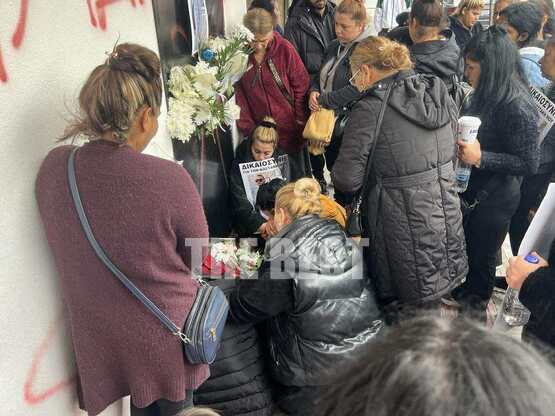 Πάτρα: Με λουλούδια και φωτογραφίες του ...