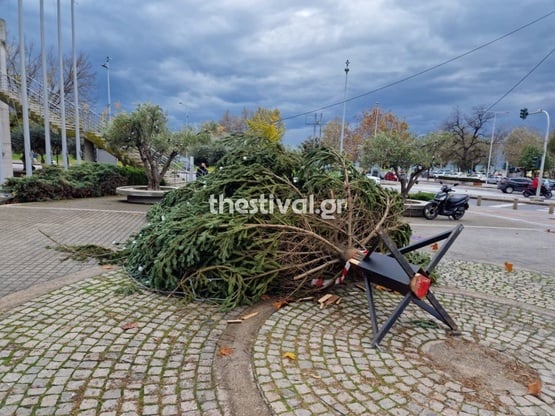 Θεσσαλονίκη: Σωριάστηκε το χριστουγεννιά...