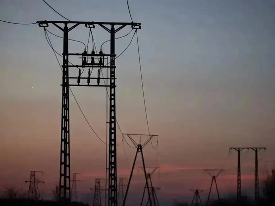 Ανατροπή στα χρώματα της λιανικής ηλεκτρ...