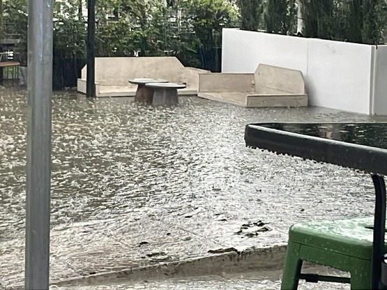 Η κακοκαιρία "χτυπά" και τα νη...